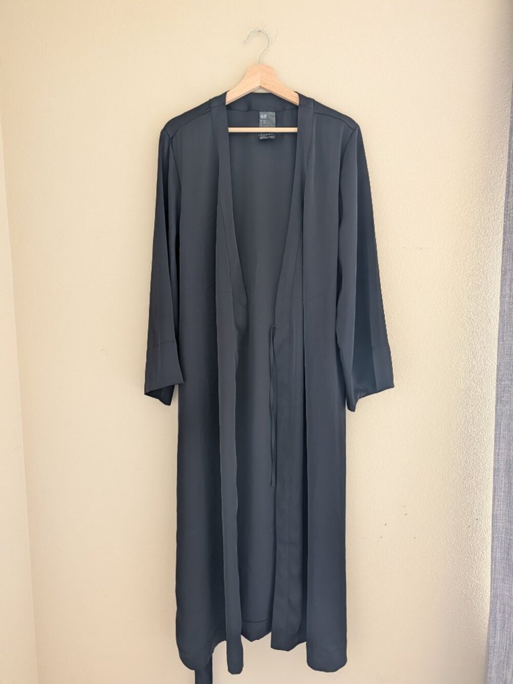 NWOT H&M Satin Black Long Sleeve Open Front Maxi Bathrobe Robe Size M/L